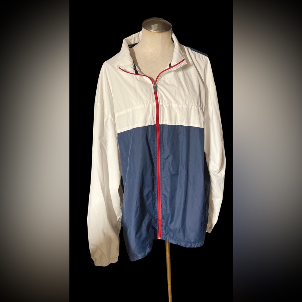 Men’s BCG White/Navy lined Running Windbreaker with Red stitched zipper size XL